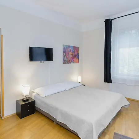 Apartment Familienplatz I Contactless Check-In Wenen Buitenkant foto