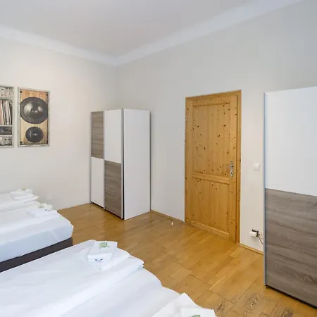 Apartment Familienplatz I Contactless Check-In Wenen Buitenkant foto